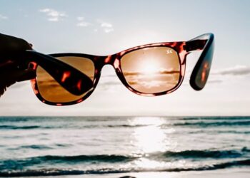 Window Film, like sunglasses, are your eyes’ best defence against dangerous UV rays. Our eyes are very sensitive and easily damaged by the sun and being exposed to the damaging UV rays.