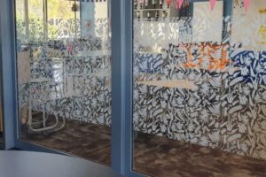 Large Manifestations throughout rooms Manifestation throughout rooms to create a visual barrier between rooms for pupils.